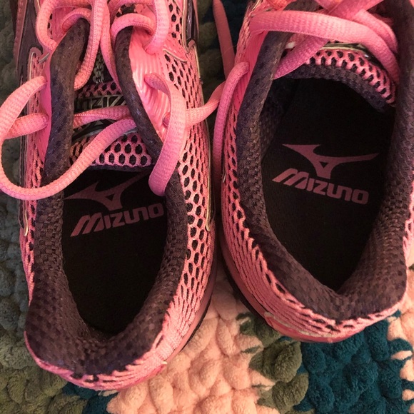 Mizuno new track and field cleats fits size 7 - Picture 7 of 11